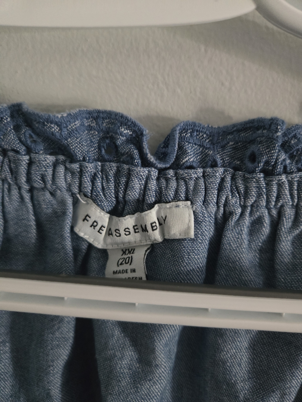 Sleeveless Denim Ruffle-Trim Top - Blue - Picture 6 of 9